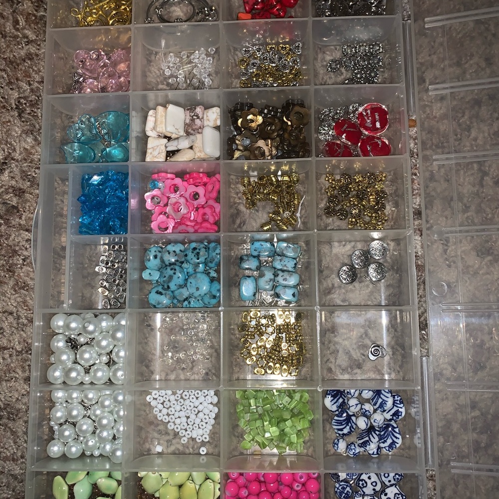 Glass bead lot, 1 of 2 posts